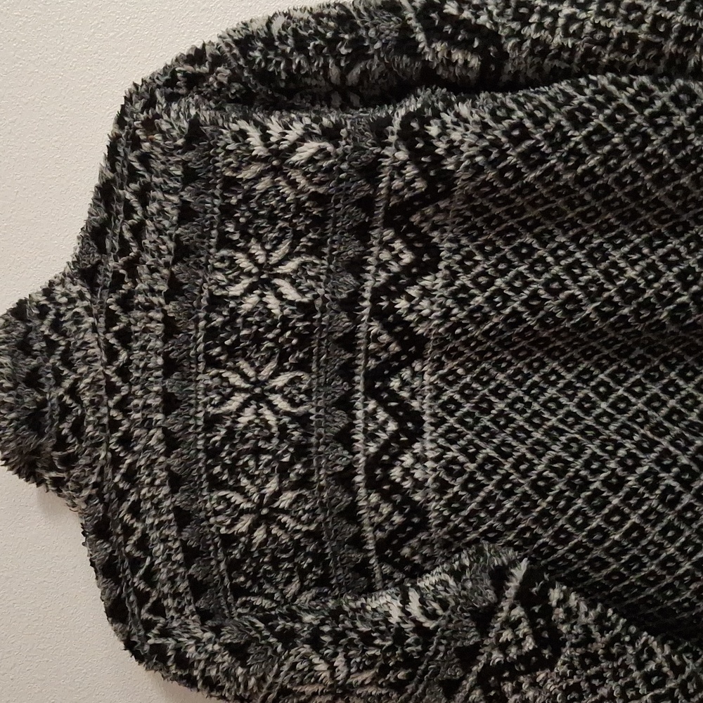 Helly Hansen Black And White Patterned Jacket - image 8